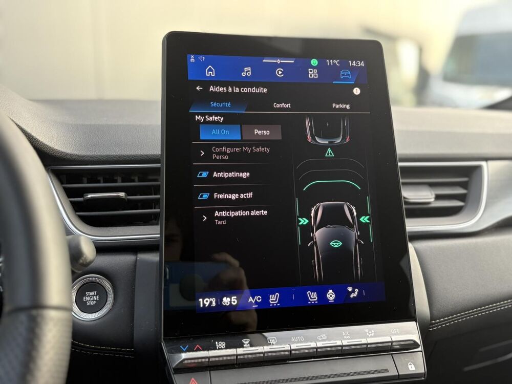 Symbioz E-Tech Full Hybrid 145 Iconic avec Cam&eacute;ra 360&deg;, et Hayon mai 2025 occasion 35300 Foug&egrave;res