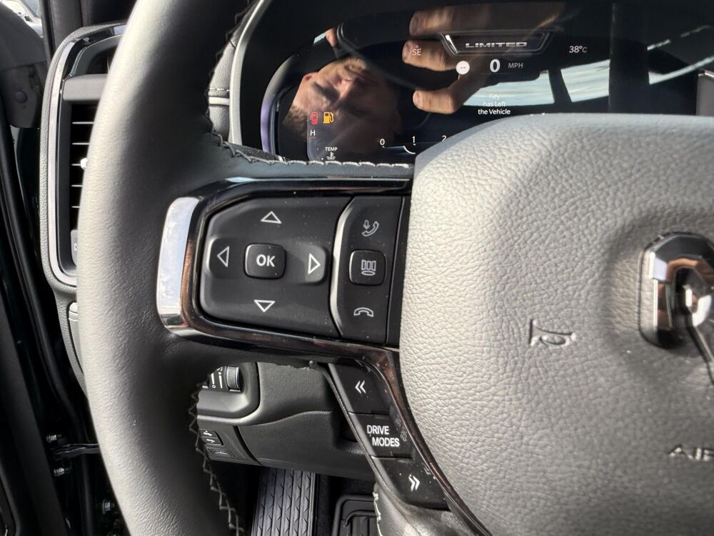 RAM 1500 CREW LIMITED NIGHT EDITION BOX HAYON MULTI V8 5,7L 2026 occasion 91830 Le Coudray-Montceaux
