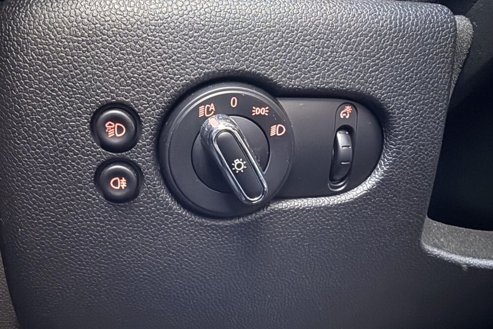Cooper D Electric - 184 F56 LCI COUPE Cooper SE Electric - CARPLAY - 2021 occasion 78760 Jouars-Pontchartrain