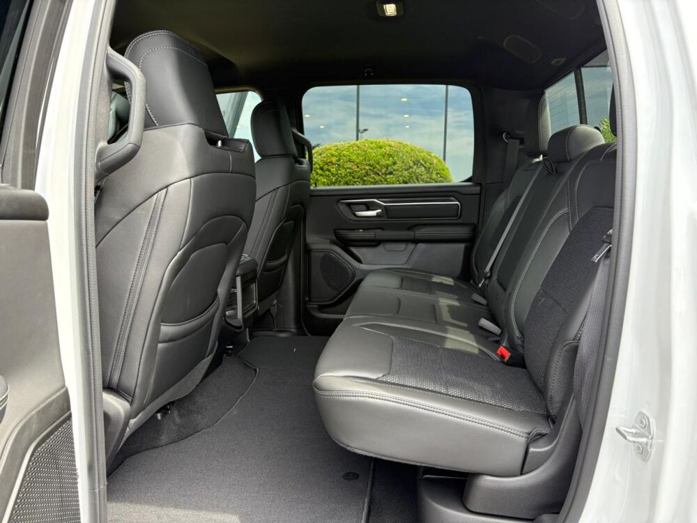 RAM 1500 CREW CAB SPORT BLACK PACKAGE 2025 occasion 91830 Le Coudray-Montceaux