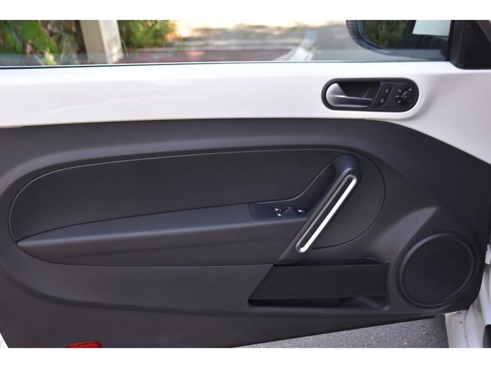 COCCINELLE II Coccinelle Cabriolet 1.4 16V TSI - 160 - BV DSG 7 COCCINELLE 2013 occasion 06250 Mougins