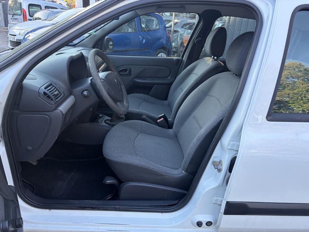 Clio 1.2i 75CH GPL II Campus Evolution / Distribution et entreti 2010 occasion 30260 Orthoux-S&eacute;rignac-Quilhan