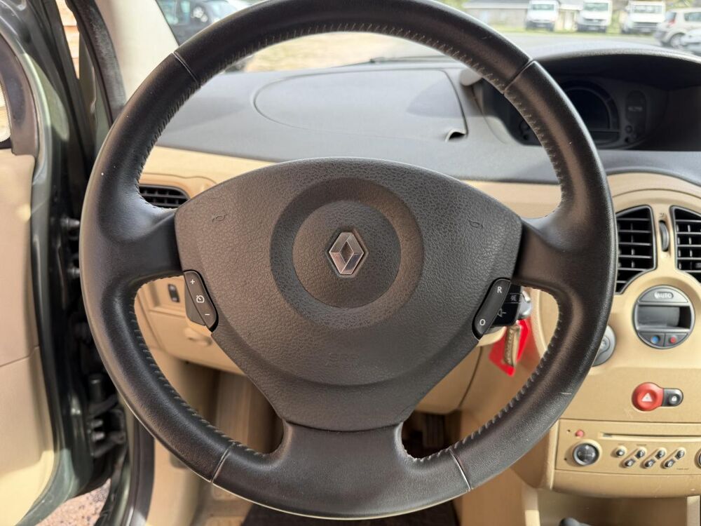 Modus 1.5 dCi - 80 Luxe Privil&egrave;ge PHASE 1 2004 occasion 19100 Brive-la-Gaillarde