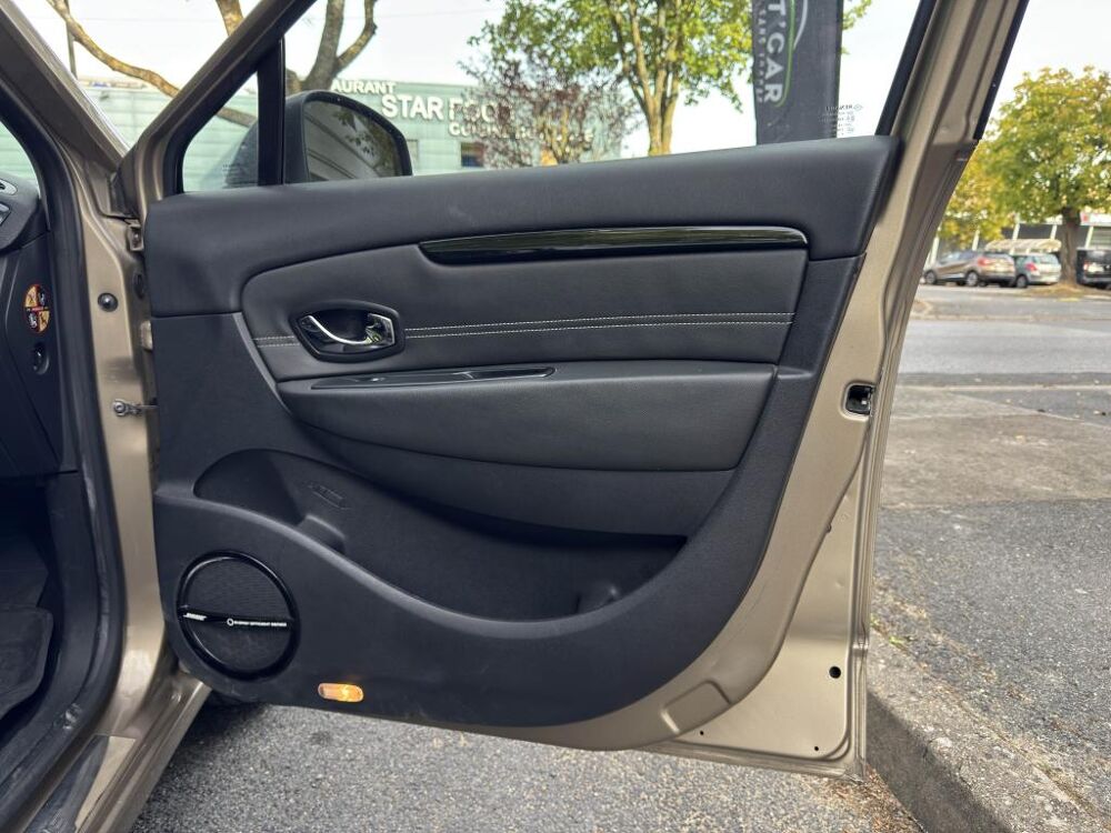 Sc&eacute;nic Grand 1.5 dCi FAP - 110 - BV EDC - 7pl GRAND III MONOSPACE 2013 occasion 77185 Lognes