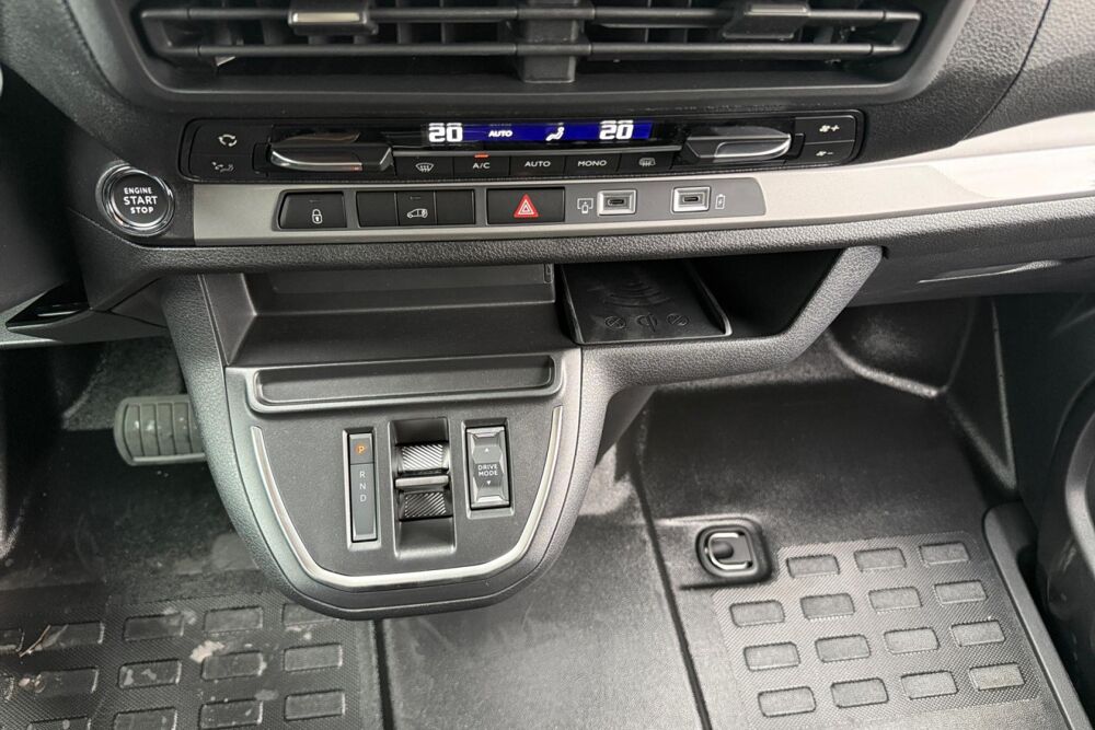 Jumpy FOURGON M 2.2 BLUEHDI 180 PACK PREMIUM CONNECT EAT8 2026 occasion 38550 Clonas-sur-Var&egrave;ze