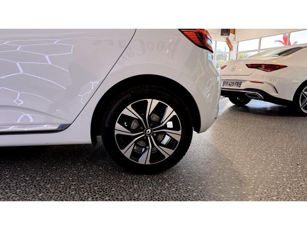 Clio 1.5 BLUEDCI 100 CH BUSINESS GARANTIE 12 MOIS 2022 occasion 16000 Angoul&ecirc;me