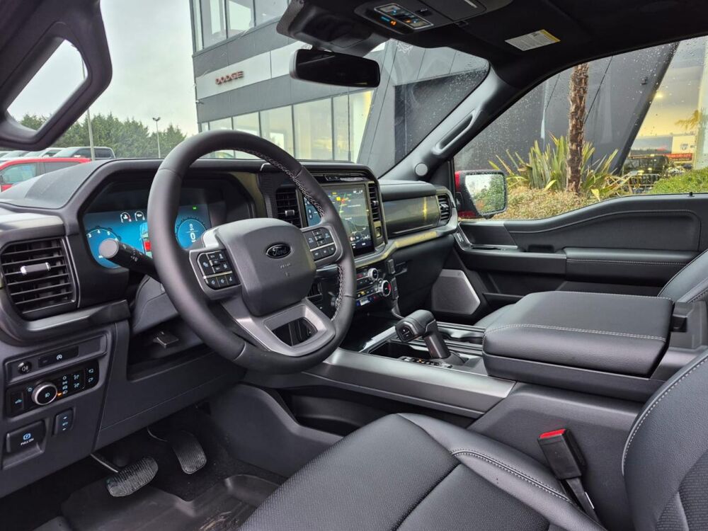 Divers Supercrew LARIAT Black Package V8 5.0L 2025 occasion 91830 Le Coudray-Montceaux