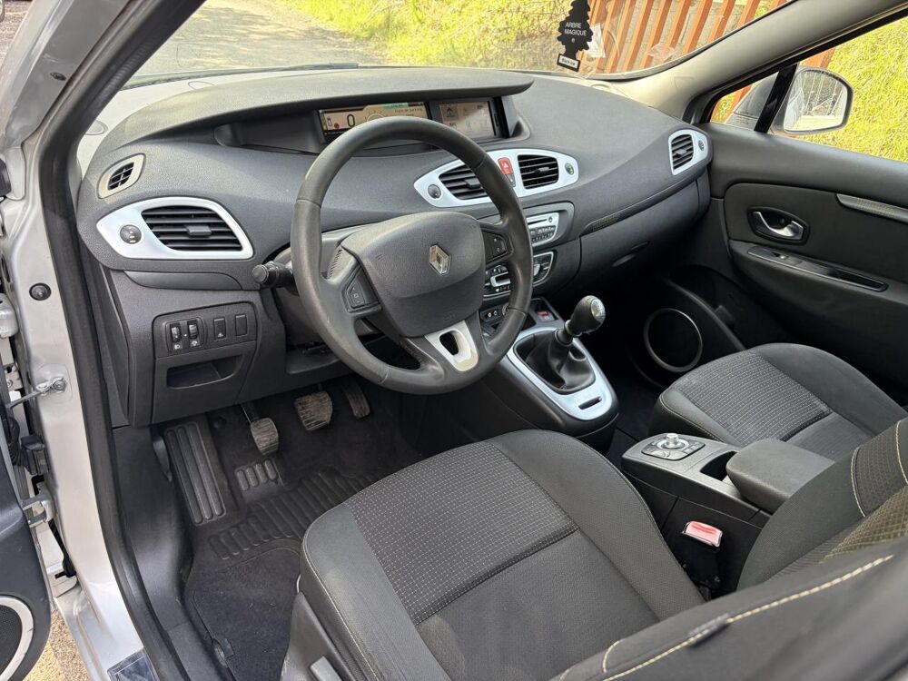 Sc&eacute;nic Grand 1.5 dCi - 105ch - 7places Carminat / distribution, ent 2010 occasion 30260 Orthoux-S&eacute;rignac-Quilhan