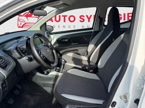 Aygo 1.0 VVT-i II 2017 x-play PHASE 1 2017 occasion 13400 Aubagne