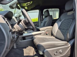 RAM 1500 CREW CAB SPORT BLACK PACKAGE 2025 2025 occasion 91830 Le Coudray-Montceaux