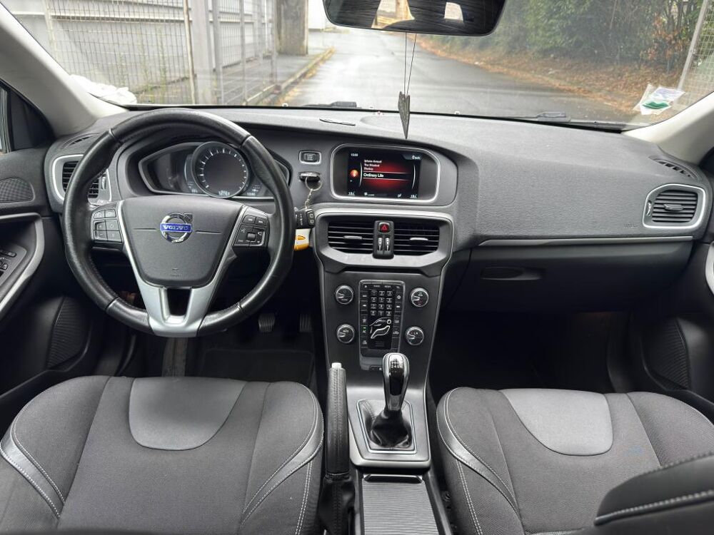 V40 T2 - 122  BERLINE Momentum Business PHASE 2 2016 occasion 77185 Lognes