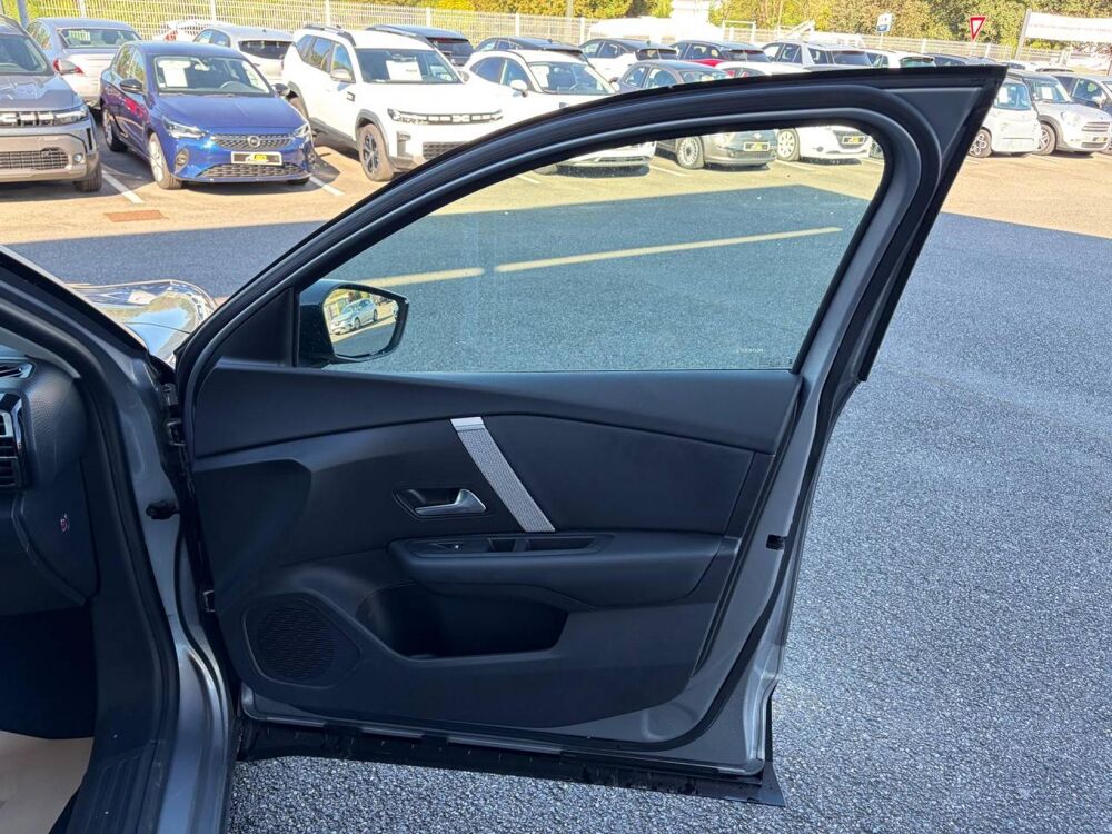 C4 1.5 BlueHDi 130 BV EAT8 Shine, Cam&eacute;ra de recul, CarPlay, Cli 2022 occasion 31660 Bessi&egrave;res