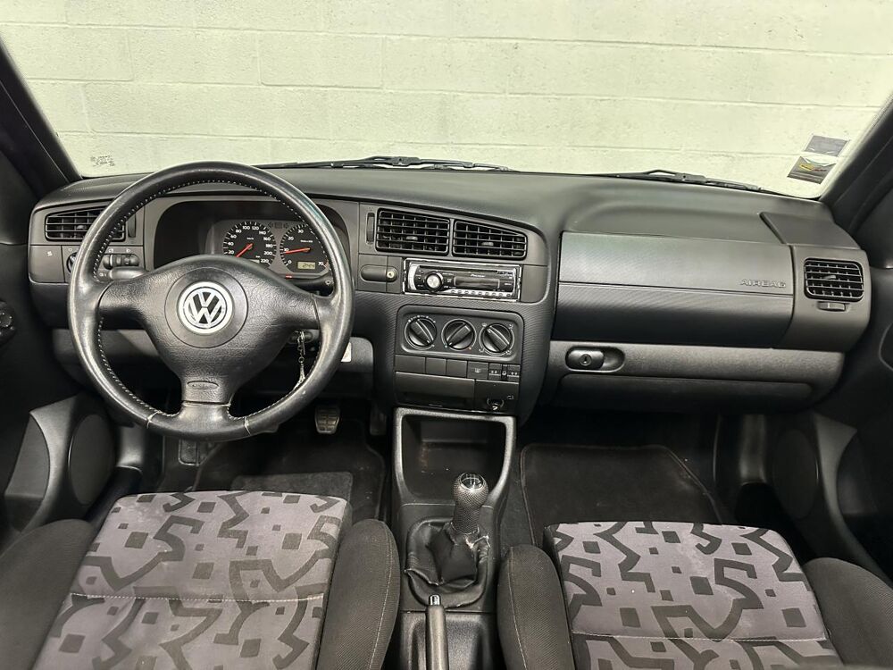 Golf VOLKSWAGEN CABRIOLET 1.6 100 KARMANN 1998 occasion 02000 Laon