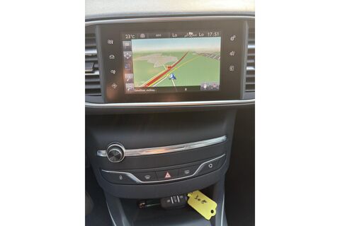 308 II 1.2 PURETECH 130 ALLURE ? GPS ? CAM&Eacute;RA ? PARK ASSIST 2017 occasion 78760 Jouars-Pontchartrain