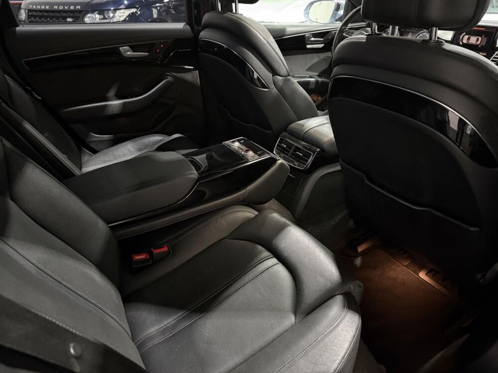 S8 PLUS 4.0 V8 TFSI 605 QUATTRO TIPTRONIC BVA - Toit ouvrant & 2016 occasion 94360 Bry-sur-Marne
