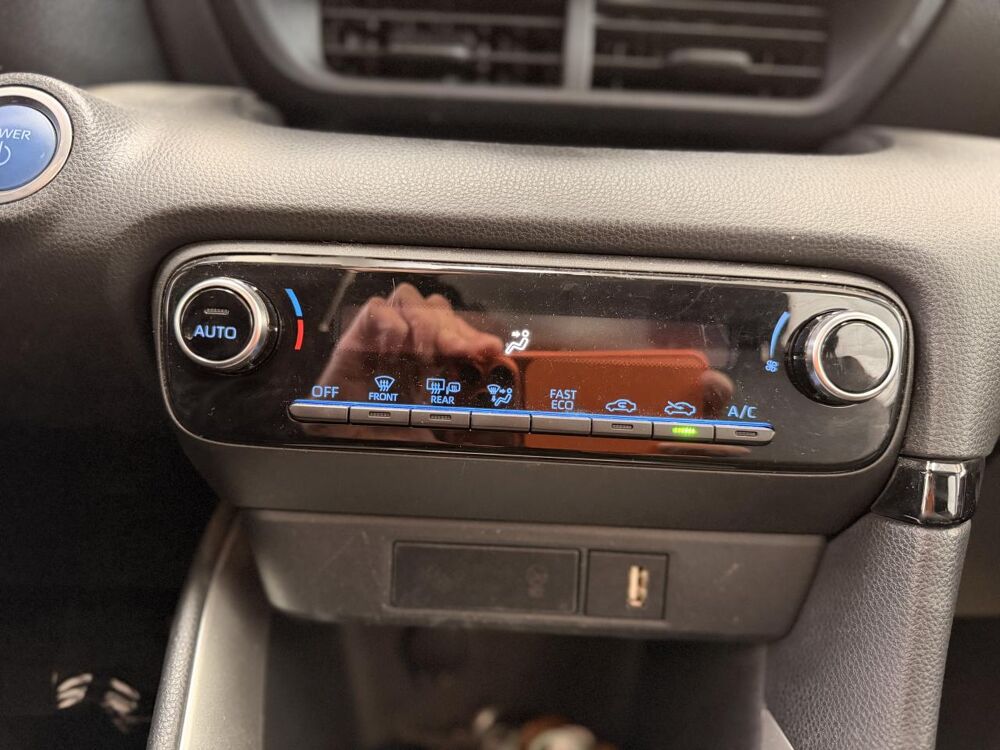 Yaris 1.5 114H 90CH HYBRID FULL-HYBRID 0.8KWH DYNAMIC BVA GARANTIE 2023 occasion 16000 Angoul&ecirc;me