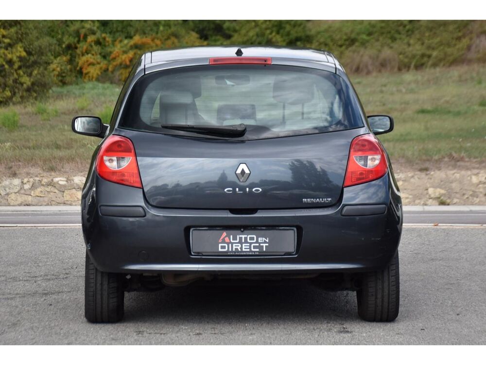 Clio 1.4i 16V III BERLINE Confort Dynamique PHASE 1 2006 occasion 06250 Mougins
