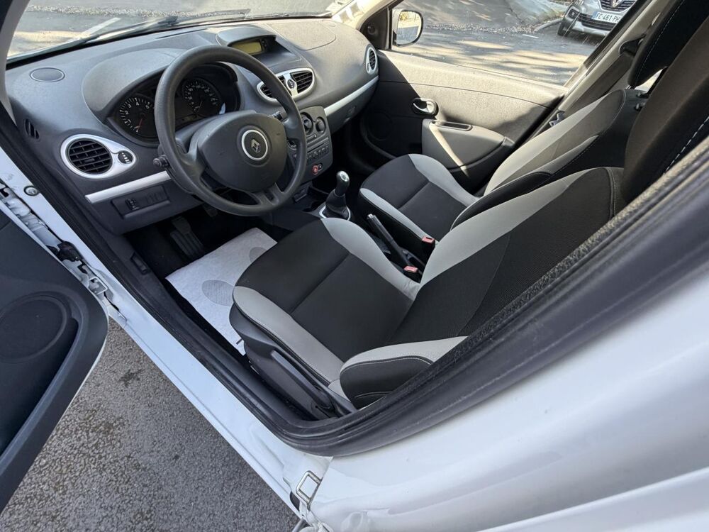 Clio 1.2i 16V - 75 Euro 5  III BERLINE Aliz&eacute; 2012 occasion 35780 La Richardais