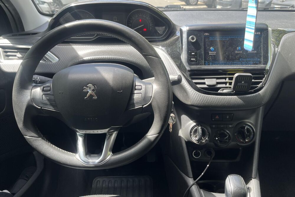208 1.2i -Signature -82ch - courroie chang&eacute; - carplay - camera d 2019 occasion 78760 Jouars-Pontchartrain