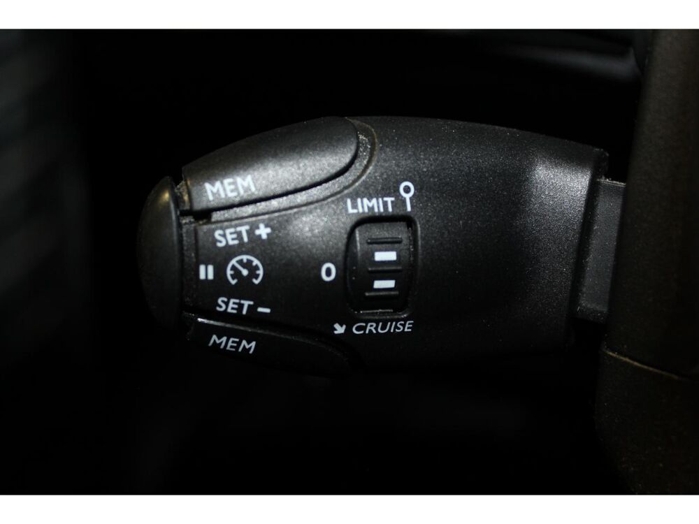 208 Electrique Active 2019 - 136CH- Suivi complet - Premi&egrave;re Ma 2020 occasion 95340 Bernes-sur-Oise