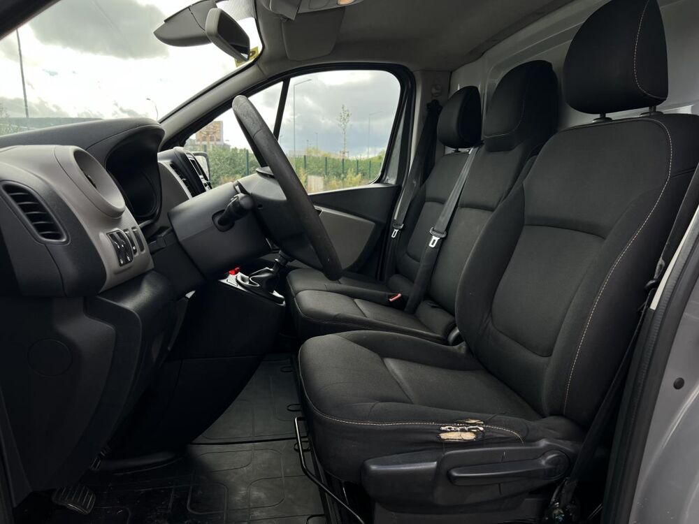Trafic III L1H1 1.6 dCi 140 Confort 3 places 2014 occasion 49070 Beaucouz&eacute;
