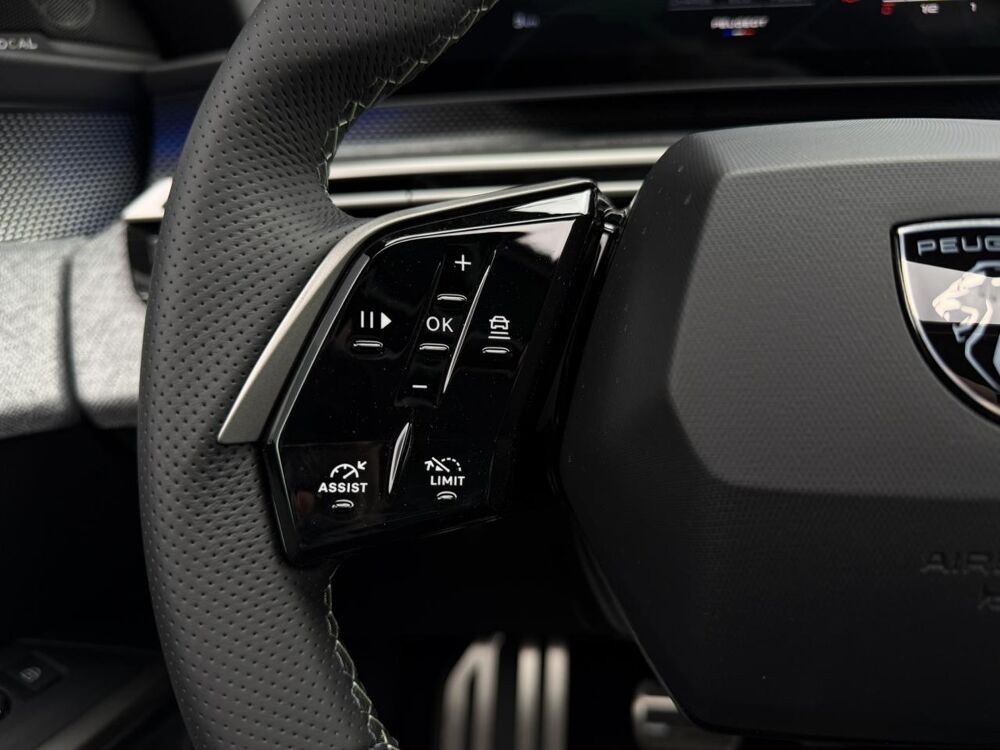 3008 Hybrid 145 e-DSC6 GT avec Toit ouvrant, Hifi Focal et Vision 2026 occasion 35300 Foug&egrave;res