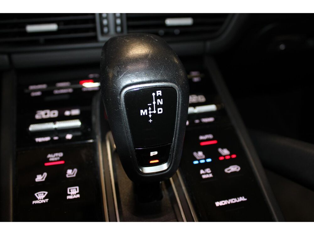 Cayenne Coup&eacute; 3.0i V6 462 BVA E-Hybrid Suivi Porsche Entretien r&eacute;cen 2020 occasion 59493 Villeneuve-d'Ascq