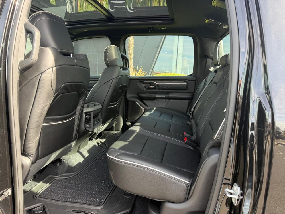 RAM 1500 CREW LIMITED NIGHT EDITION BOX HAYON MULTI V8 5,7L 2026 occasion 91830 Le Coudray-Montceaux