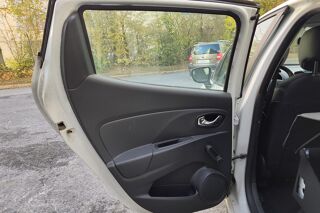 Clio 1.5 dCi - 75 cv - Soci&eacute;t&eacute; Air M&eacute;diaNav 2015 occasion 77185 Lognes