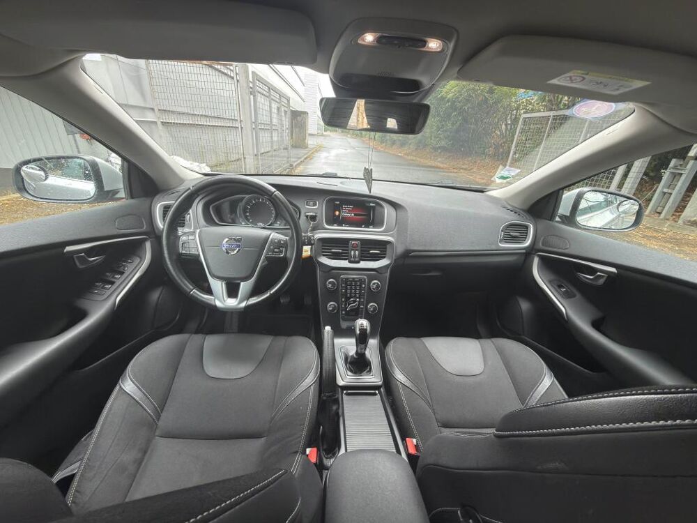 V40 T2 - 122  BERLINE Momentum Business PHASE 2 2016 occasion 77185 Lognes
