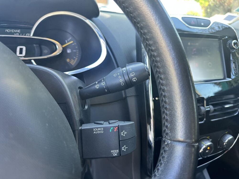 Clio 1.5 dCi 90CH ZEN - COURROIE NEUVE - BLUETOOTH - NAV 2015 occasion 13760 Saint-Cannat