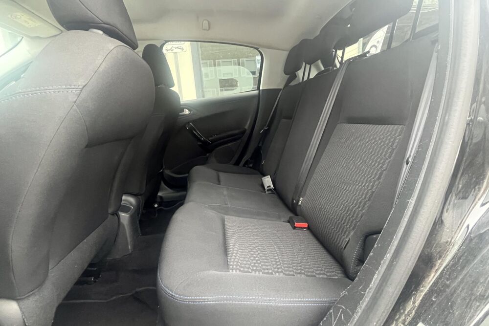 208 1.2i -Signature -82ch - courroie chang&eacute; - carplay - camera d 2019 occasion 78760 Jouars-Pontchartrain