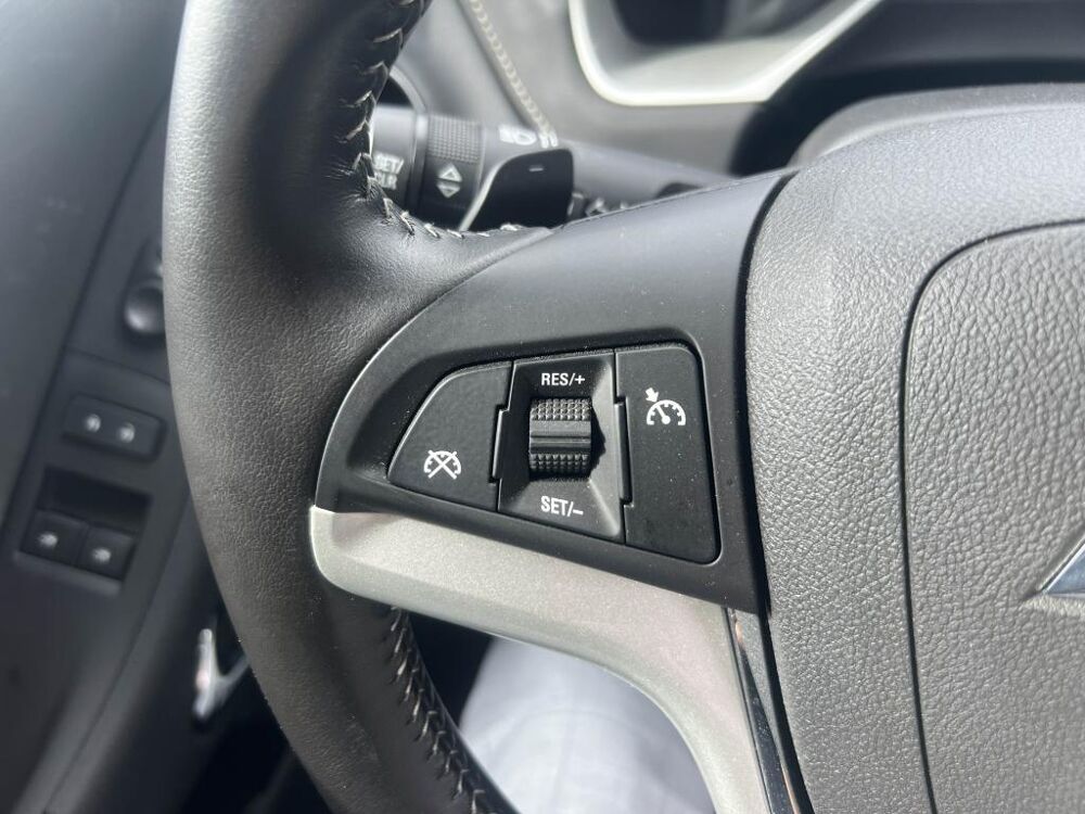 Camaro Coup&eacute; 6.2 V8 - 405CH - BOITE AUTO - TOIT OUVRANT - 7500 KMS 2015 occasion 13760 Saint-Cannat