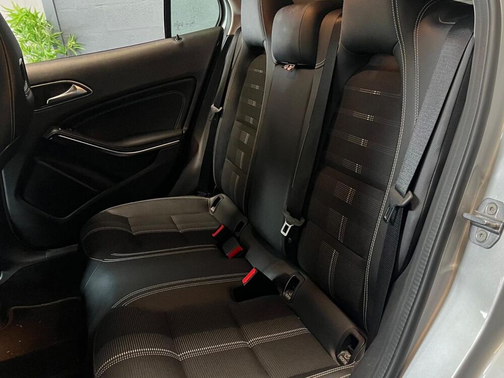Classe GLA 200D BV 7G-DCT BM X156 FINITION INTUITION - GARANTIE 6 MOIS 2018 occasion 33700 M&eacute;rignac