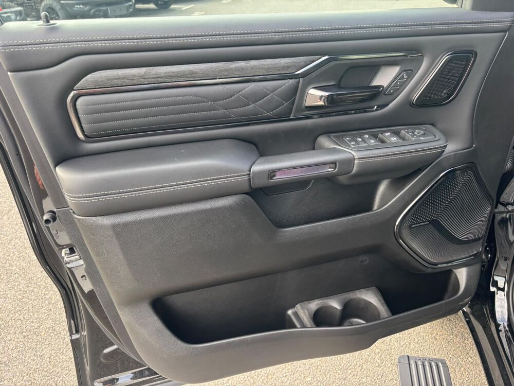 RAM 1500 CREW LIMITED NIGHT EDITION HAYON MULTI V8 5,7L 2026 occasion 91830 Le Coudray-Montceaux