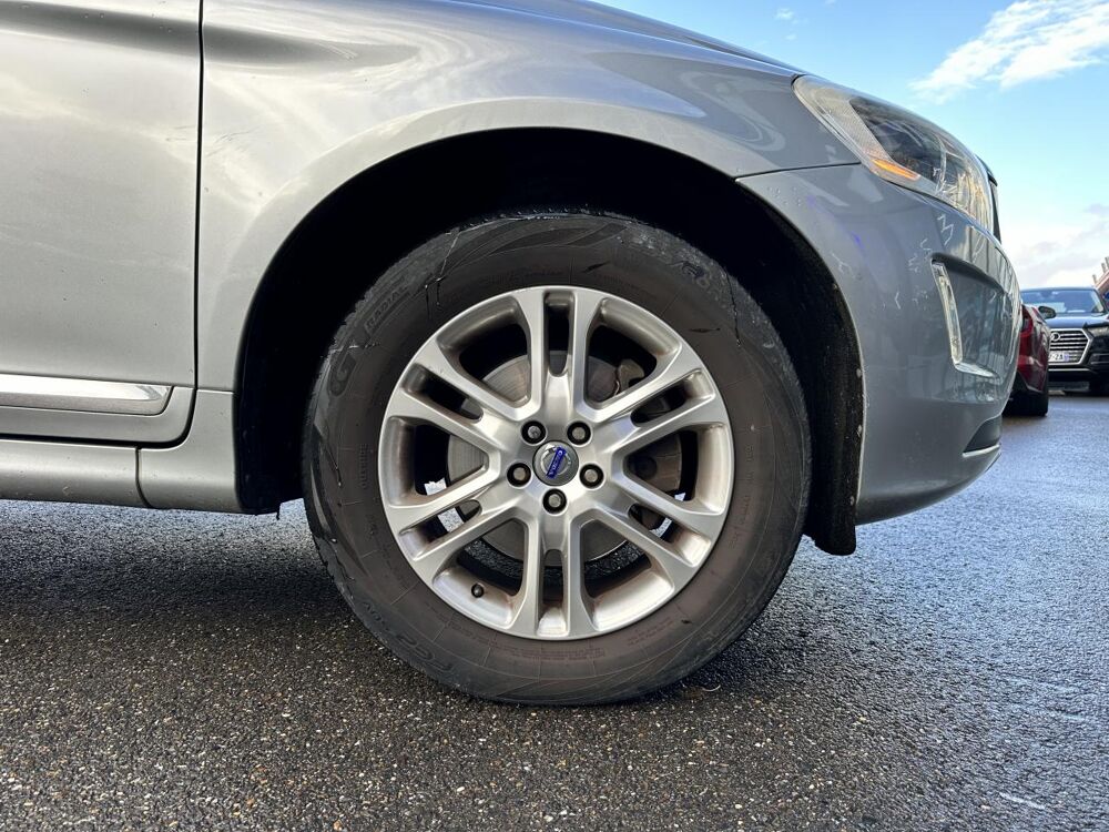 XC60 D4 AWD 181CH BVA GEARTRONIC XENIUM ENTRETIEN A JOUR - GARAN 2013 occasion 33450 Montussan