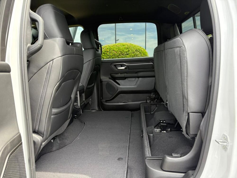 RAM 1500 CREW CAB SPORT BLACK PACKAGE 2025 occasion 91830 Le Coudray-Montceaux