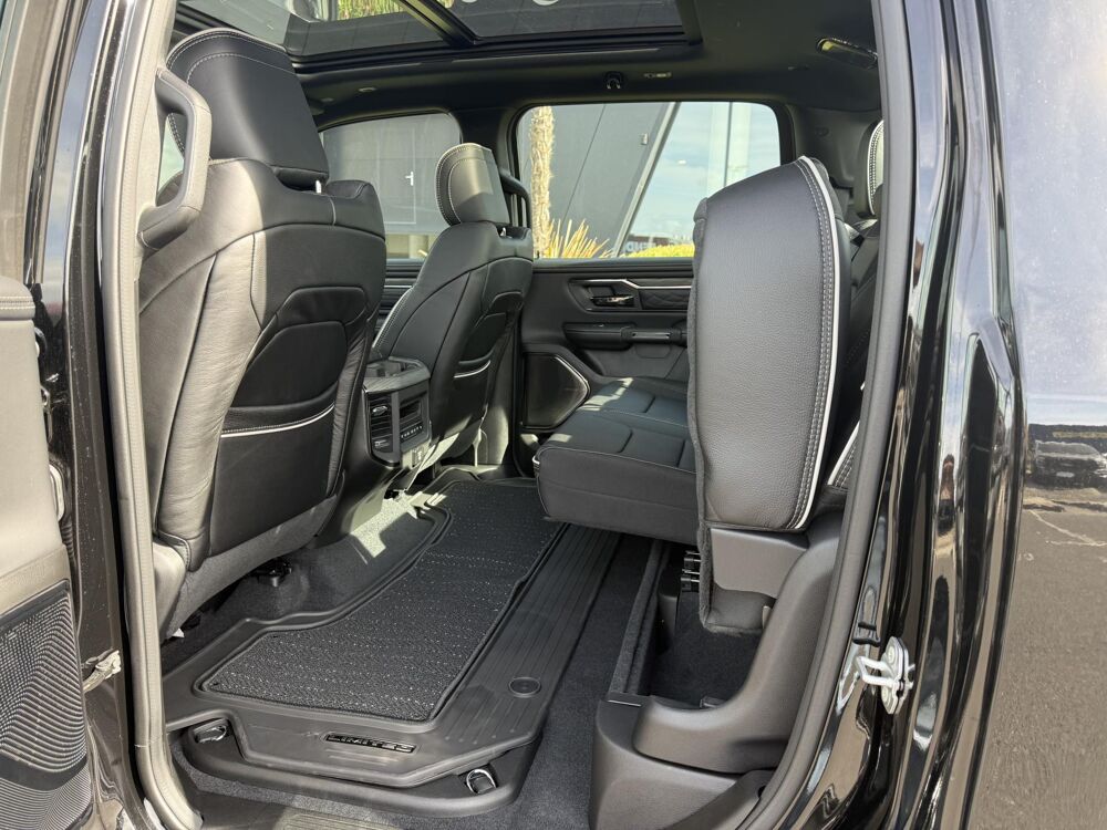 RAM 1500 CREW LIMITED NIGHT EDITION BOX HAYON MULTI V8 5,7L 2026 occasion 91830 Le Coudray-Montceaux