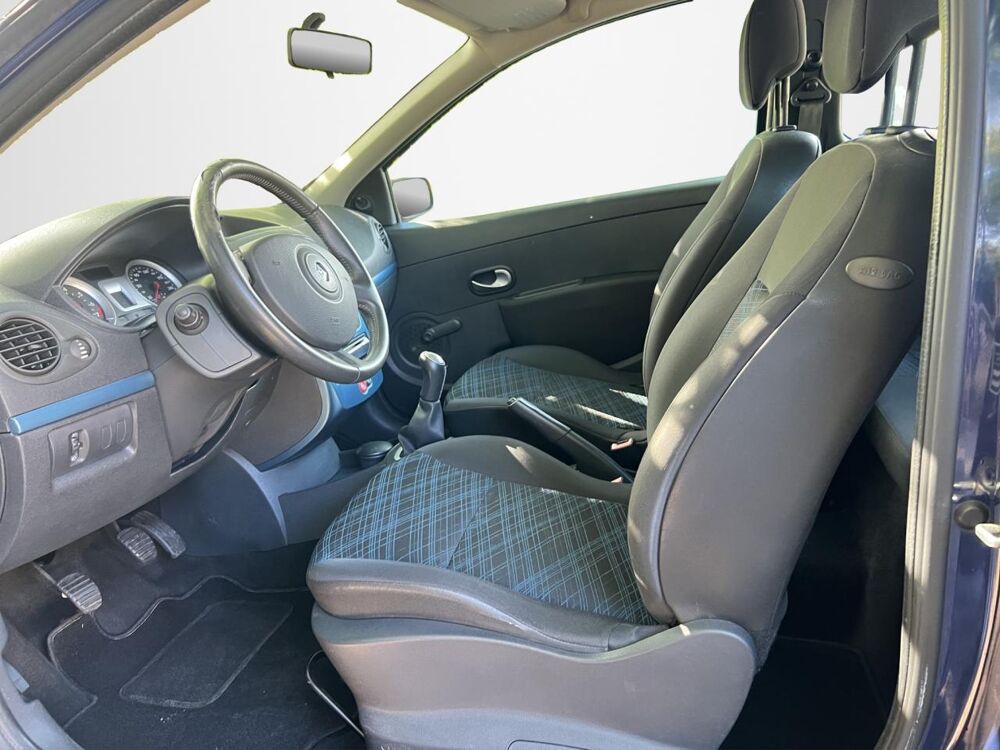 Clio 1.2i 16V - 75 III BERLINE Extr&ecirc;me Claire PHASE 1 2008 occasion 06250 Mougins
