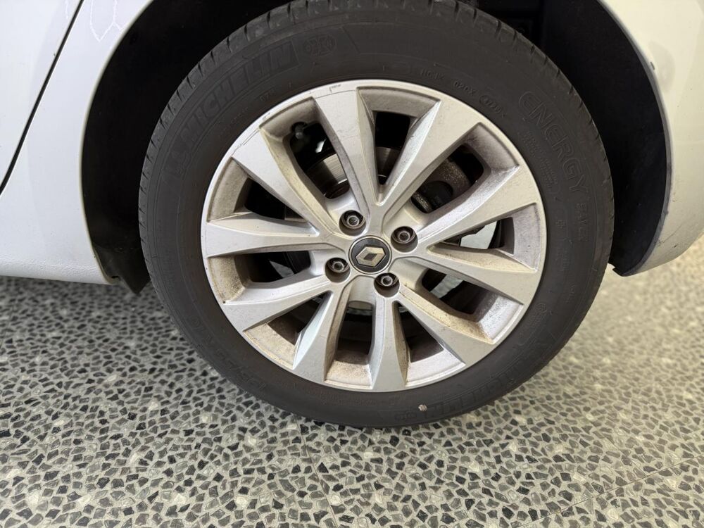 Clio 1.5 BLUEDCI 115CH INTENS GARANTIE 12 MOIS 2019 occasion 16000 Angoul&ecirc;me