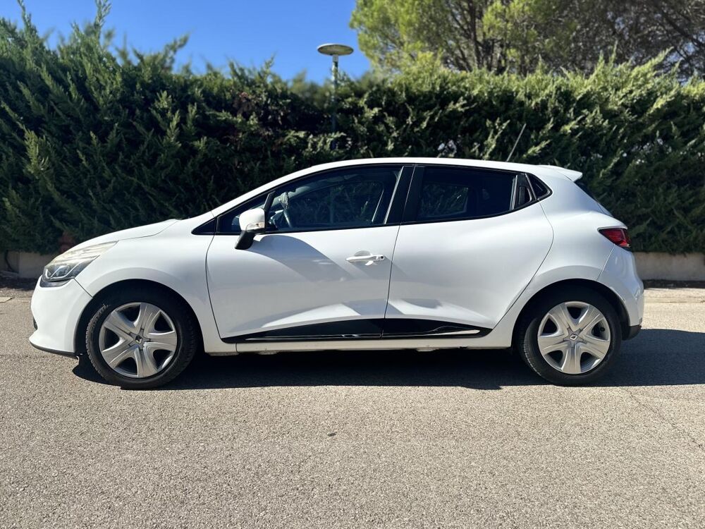 Clio 1.5 dCi 90CH ZEN - COURROIE NEUVE - BLUETOOTH - NAV 2015 occasion 13760 Saint-Cannat
