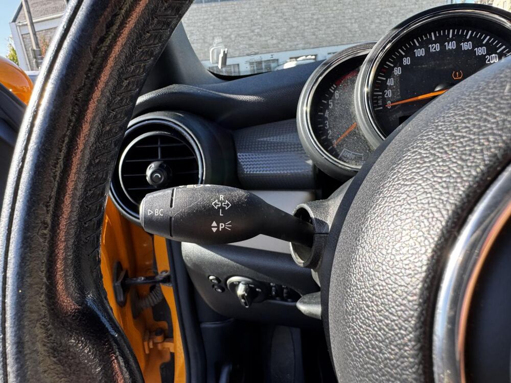 Cooper D Cabriolet 1.5i - 136 BVA Chili Clim + Radar AR 2017 occasion 19100 Brive-la-Gaillarde