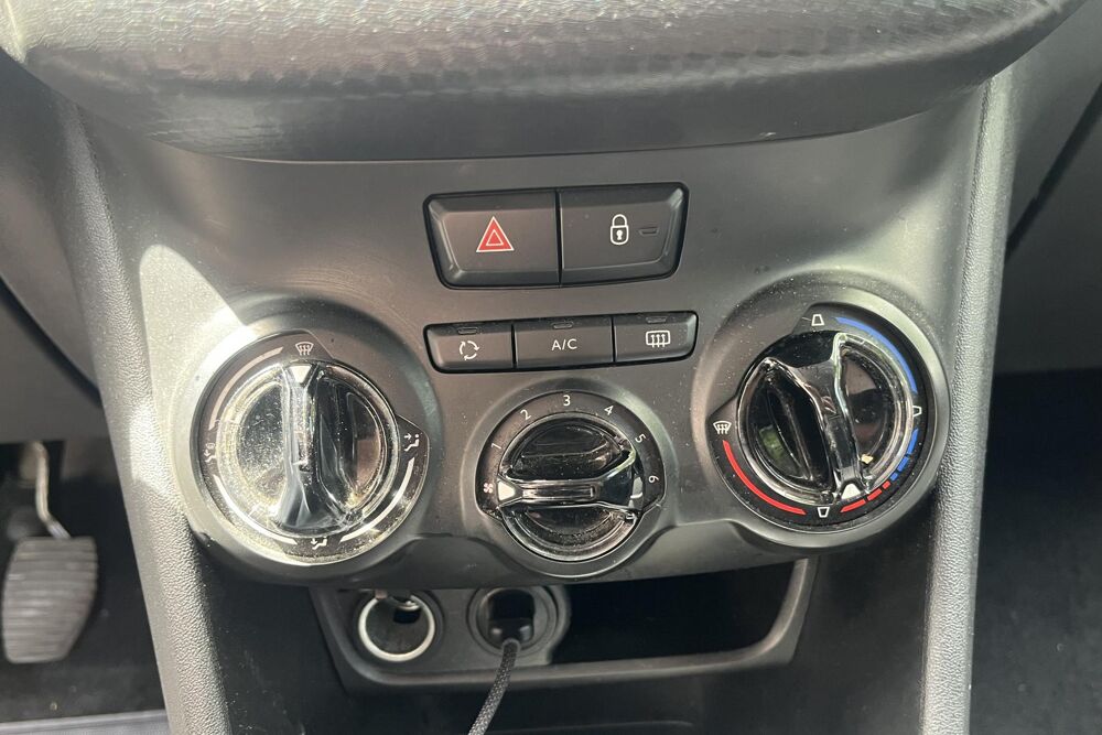 208 1.2i -Signature -82ch - courroie chang&eacute; - carplay - camera d 2019 occasion 78760 Jouars-Pontchartrain