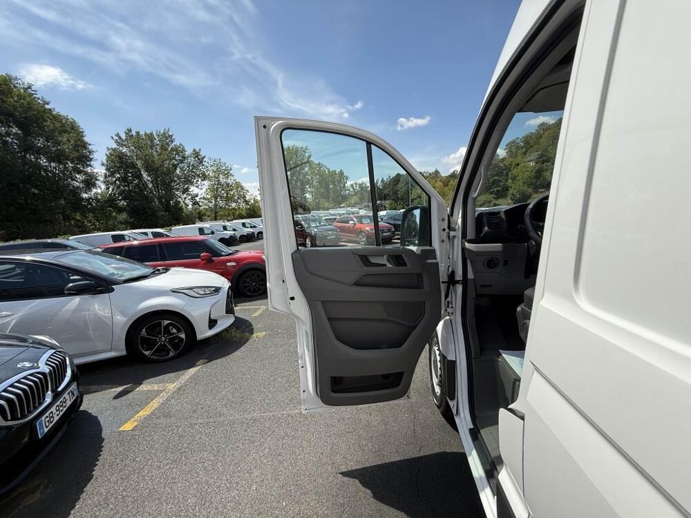 Crafter 35 L3H3 2.0 TDI - 140 FOURGON Business TVA RECUPERABLE + CAR 2023 occasion 19100 Brive-la-Gaillarde