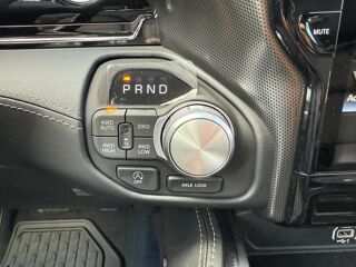 RAM 1500 CREW LIMITED NIGHT EDITION BOX HAYON MULTI V8 5,7L 2026 occasion 91830 Le Coudray-Montceaux