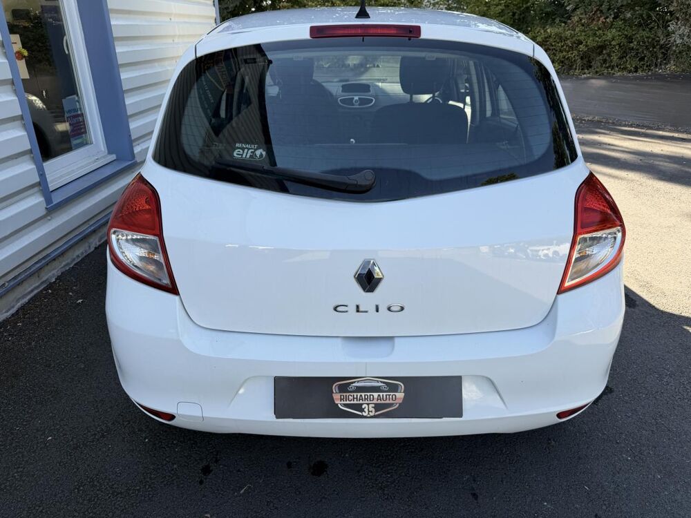 Clio 1.2i 16V - 75 Euro 5  III BERLINE Aliz&eacute; 2012 occasion 35780 La Richardais