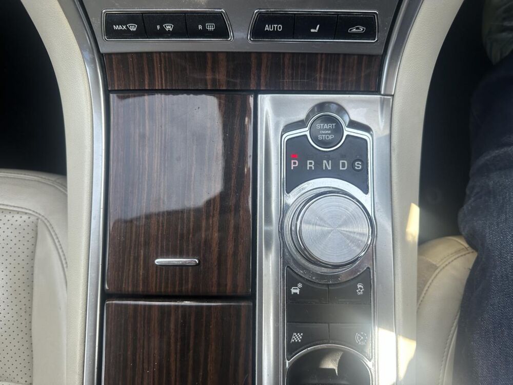 XF 3.0 D V6 S BVA Portfolio PHASE 2 RHD 2012 occasion 33450 Montussan