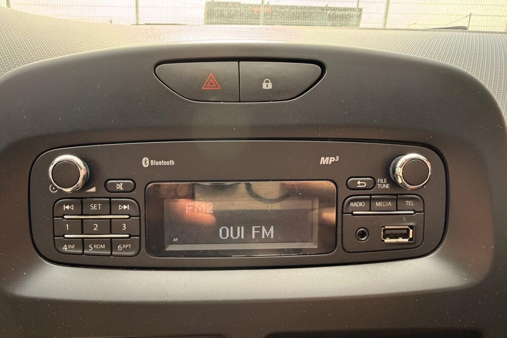 Clio 1.2 GPL - 75 BERLINE Zen - BLEUTOOTH - CLIMATISATION 2013 occasion 78760 Jouars-Pontchartrain