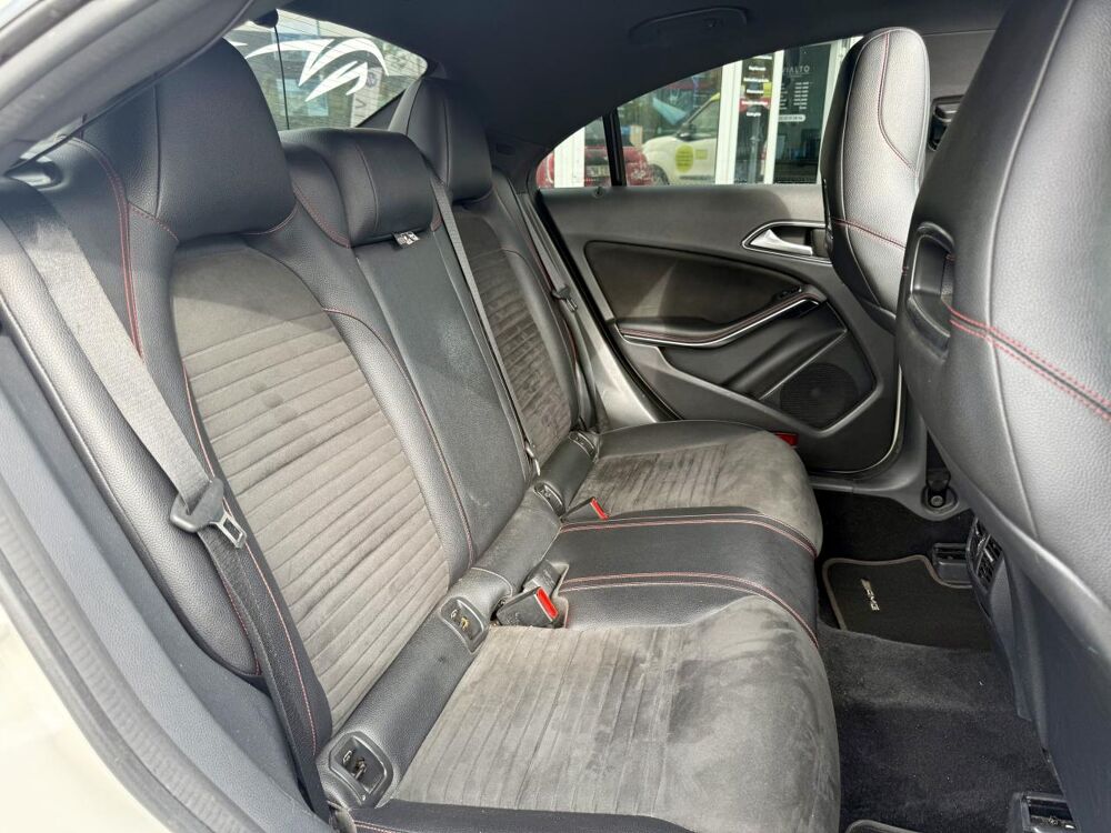 Classe CLA 200 d 7G-DCT Fascination Pack AMG ? Phase 2 ? Toit ouvrant ? 2016 occasion 49070 Beaucouz&eacute;