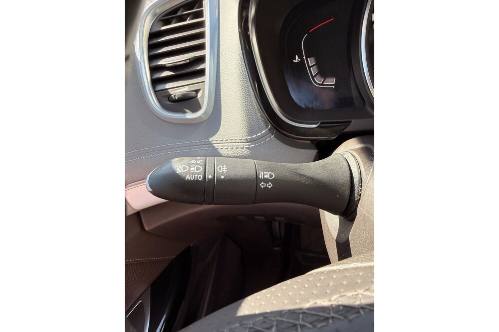 Espace V INITIALE PARIS 4 CONTROL - 1.6 DCI 160 EDC 5 PLACES - ENTR 2017 occasion 78760 Jouars-Pontchartrain
